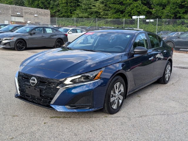 Used 2024 Nissan Altima 2.5 S FWD image 7