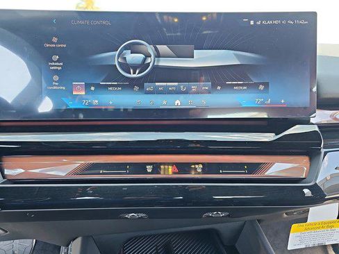 New 2026 BMW 550e xDrive w/ Executive Package image 24