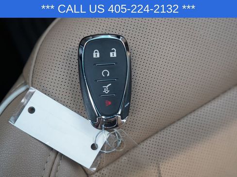 Used 2023 Chevrolet Traverse Premier FWD image 47