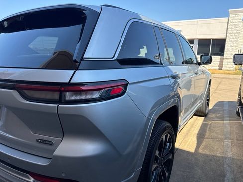Used 2023 Jeep Grand Cherokee Overland w/ Luxury Tech Group IV AWD/4WD image 4