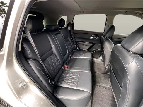 Used 2023 Nissan Rogue Platinum w/ Platinum Premium Package image 18