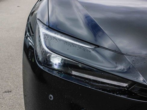 Used 2024 Toyota Prius LE image 4