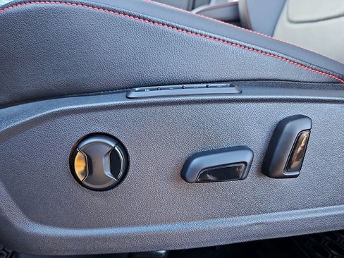 Certified 2025 Volkswagen Jetta GLI Autobahn image 31