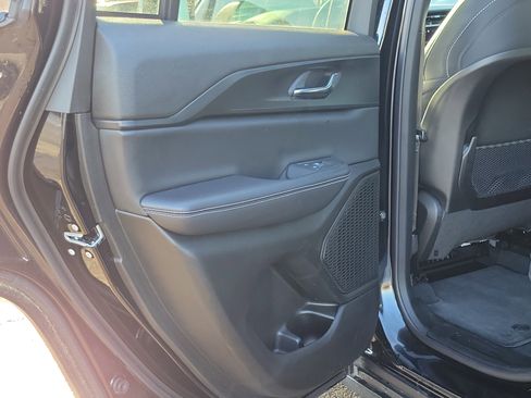 Used 2024 Jeep Grand Cherokee Laredo X image 17