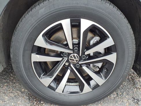 Certified 2024 Volkswagen Tiguan S image 9