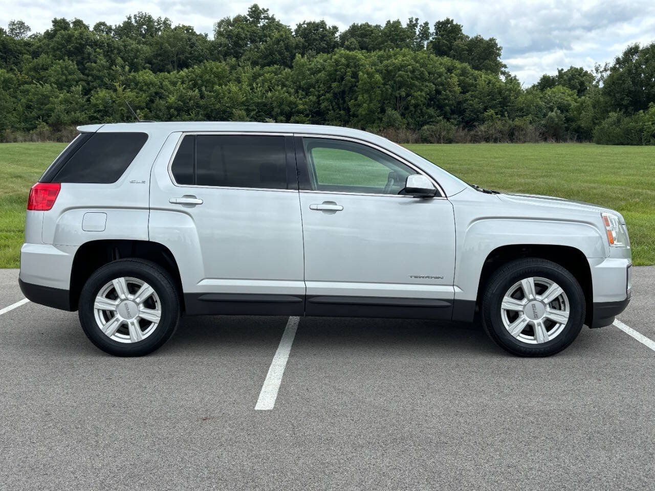 Used 2016 GMC Terrain SLE FWD image 2