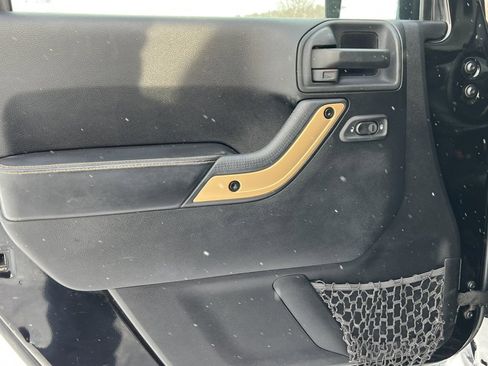 Used 2014 Jeep Wrangler Unlimited Sahara image 14