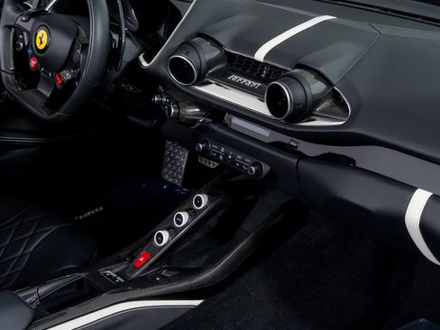 Used 2021 Ferrari 812 GTS RWD image 40