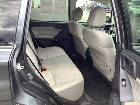 Used 2017 Subaru Forester 2.5i Premium w/ All-Weather Package AWD/4WD image 9