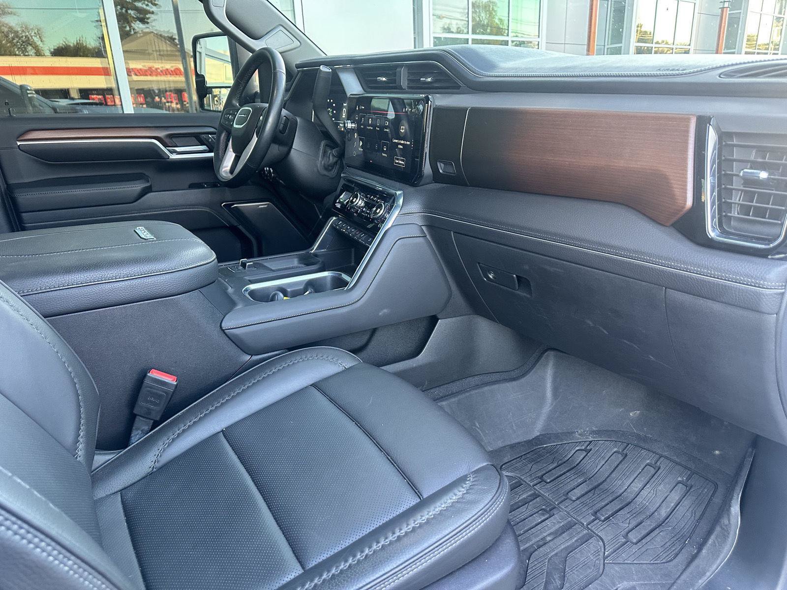 Used 2024 GMC Sierra 3500 Denali w/ Denali Reserve Package AWD/4WD image 10
