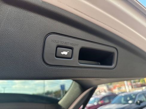 Used 2025 Acura MDX w/ Advance Package image 11