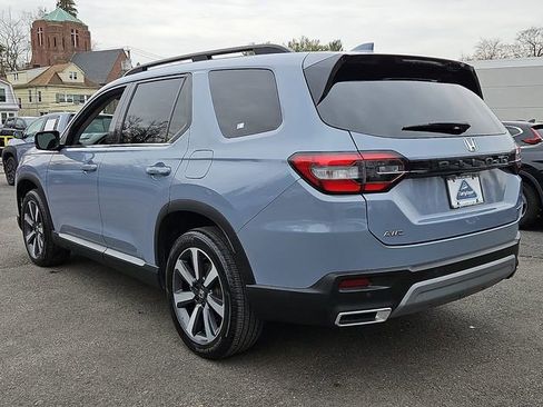 Certified 2023 Honda Pilot Touring image 4