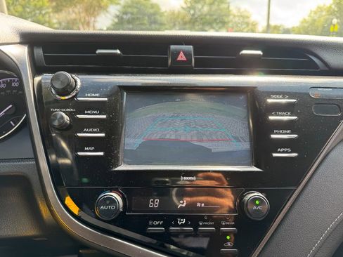 Used 2020 Toyota Camry SE image 25