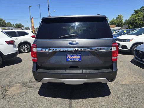 Used 2018 Ford Expedition XLT w/ Equipment Group 202A AWD/4WD image 13