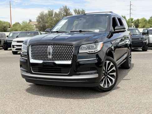 Used 2023 Lincoln Navigator Reserve AWD/4WD image 3