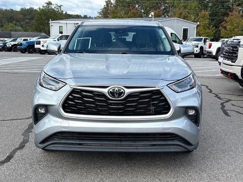 Used 2022 Toyota Highlander LE image 3