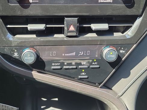 Used 2022 Toyota Camry SE FWD image 27