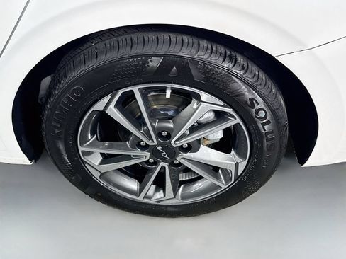 Used 2024 Kia Forte LXS w/ LXS Technology Package FWD image 32