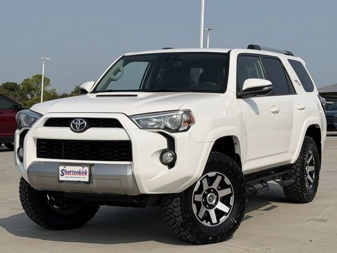 Used 2018 Toyota 4Runner TRD Off-Road Premium AWD/4WD image 2