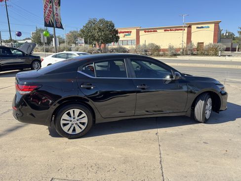 Used 2025 Nissan Sentra S image 4