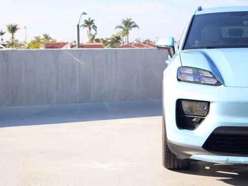 New 2025 Porsche Macan 4S Electric image 12