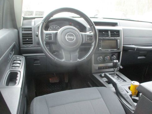 Used 2011 Jeep Liberty Sport w/ Popular Equipment Group AWD/4WD image 8