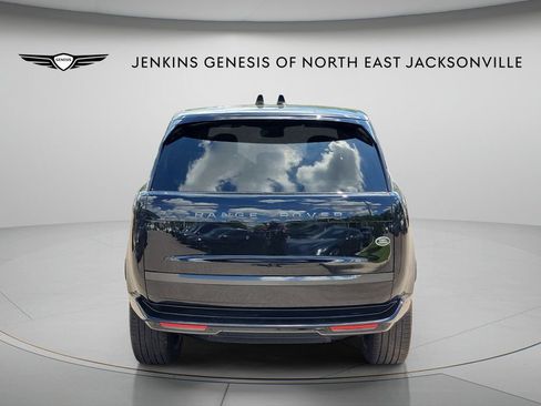 Used 2023 Land Rover Range Rover SE AWD/4WD image 3