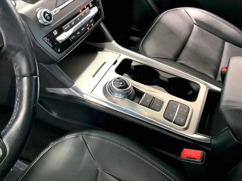 Used 2020 Ford Explorer XLT w/ Equipment Group 202A RWD image 17