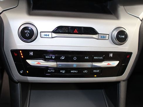 Used 2021 Ford Explorer XLT w/ Equipment Group 202A image 48