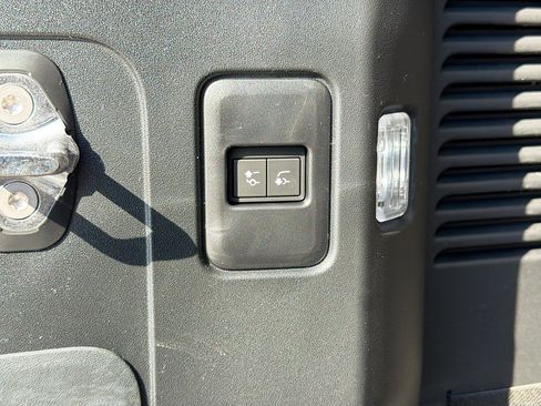 New 2026 Land Rover Defender 130 X-Dynamic SE image 45