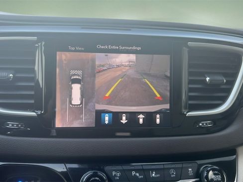 Used 2020 Chrysler Pacifica Touring-L Plus w/ Advanced Safetytec Group image 21