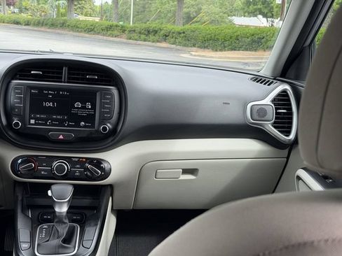 Used 2025 Kia Soul LX FWD image 34