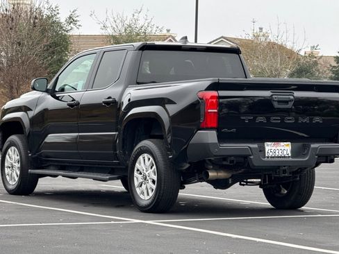 Used 2024 Toyota Tacoma SR image 7