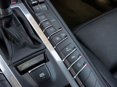 Used 2018 Porsche Macan S image 30