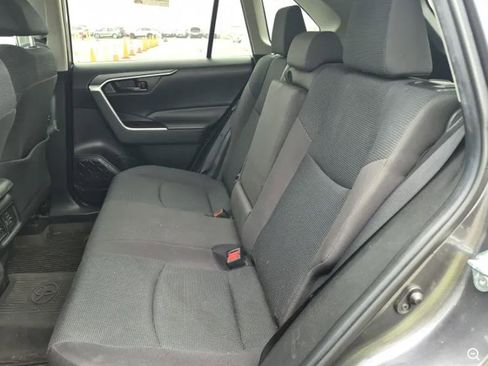 Used 2021 Toyota RAV4 LE AWD/4WD image 8