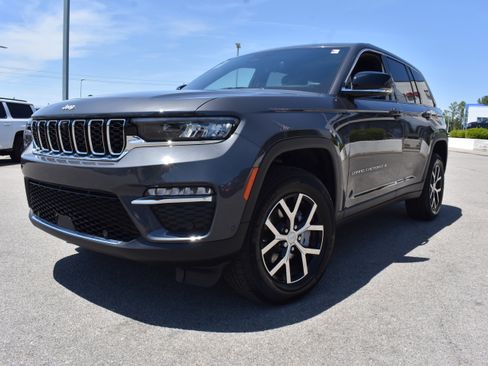 New 2025 Jeep Grand Cherokee Limited w/ Luxury Tech Group II RWD image 5