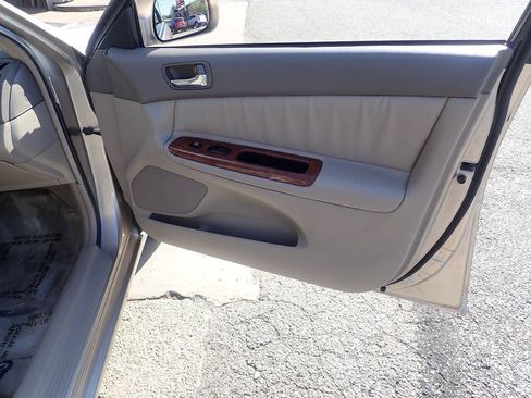 Used 2006 Toyota Camry XLE w/ VSC & Side Airbag Pkg FWD image 26