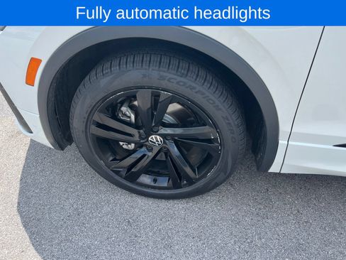 Certified 2023 Volkswagen Tiguan SE R-Line FWD image 11