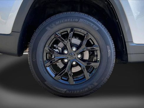 Used 2025 Jeep Grand Cherokee Altitude AWD/4WD image 35