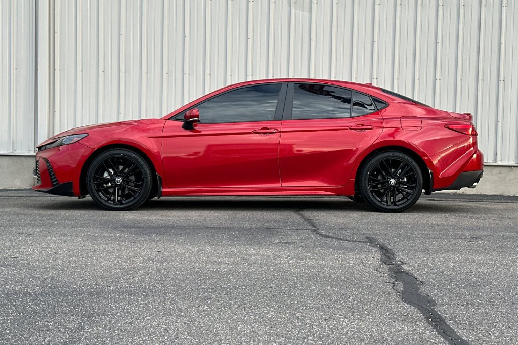 Used 2025 Toyota Camry SE w/ Convenience Package FWD image 15