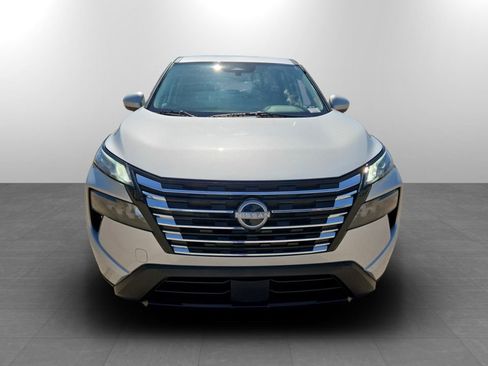 Used 2025 Nissan Rogue SV image 4