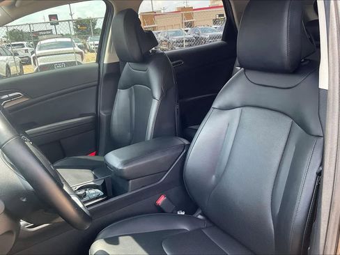 Used 2023 Kia Sportage EX FWD image 9