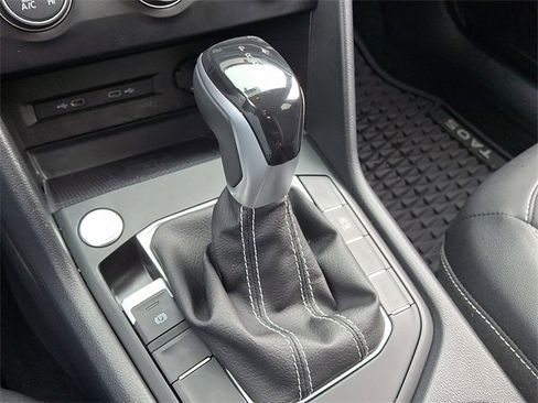 Used 2022 Volkswagen Taos SE image 14