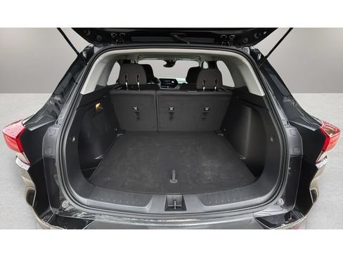 Used 2025 Chevrolet TrailBlazer LT AWD/4WD image 30