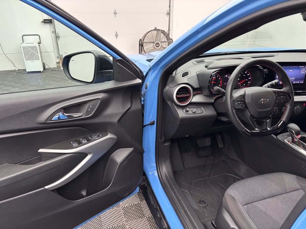 Used 2024 Chevrolet Trax RS w/ Driver Confidence Package FWD image 16