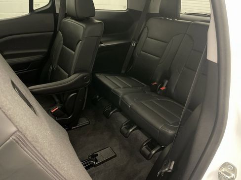 Used 2022 GMC Acadia SLT w/ Preferred Package image 33