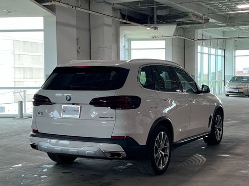 Used 2025 BMW X5 xDrive50e AWD/4WD image 12