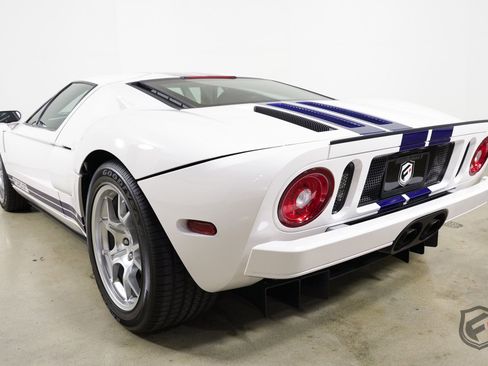 Used 2005 Ford GT image 8