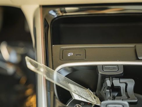 Certified 2022 Mercedes-Benz GLB 250 4MATIC image 24