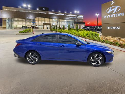 Certified 2025 Hyundai Elantra Sport FWD image 6